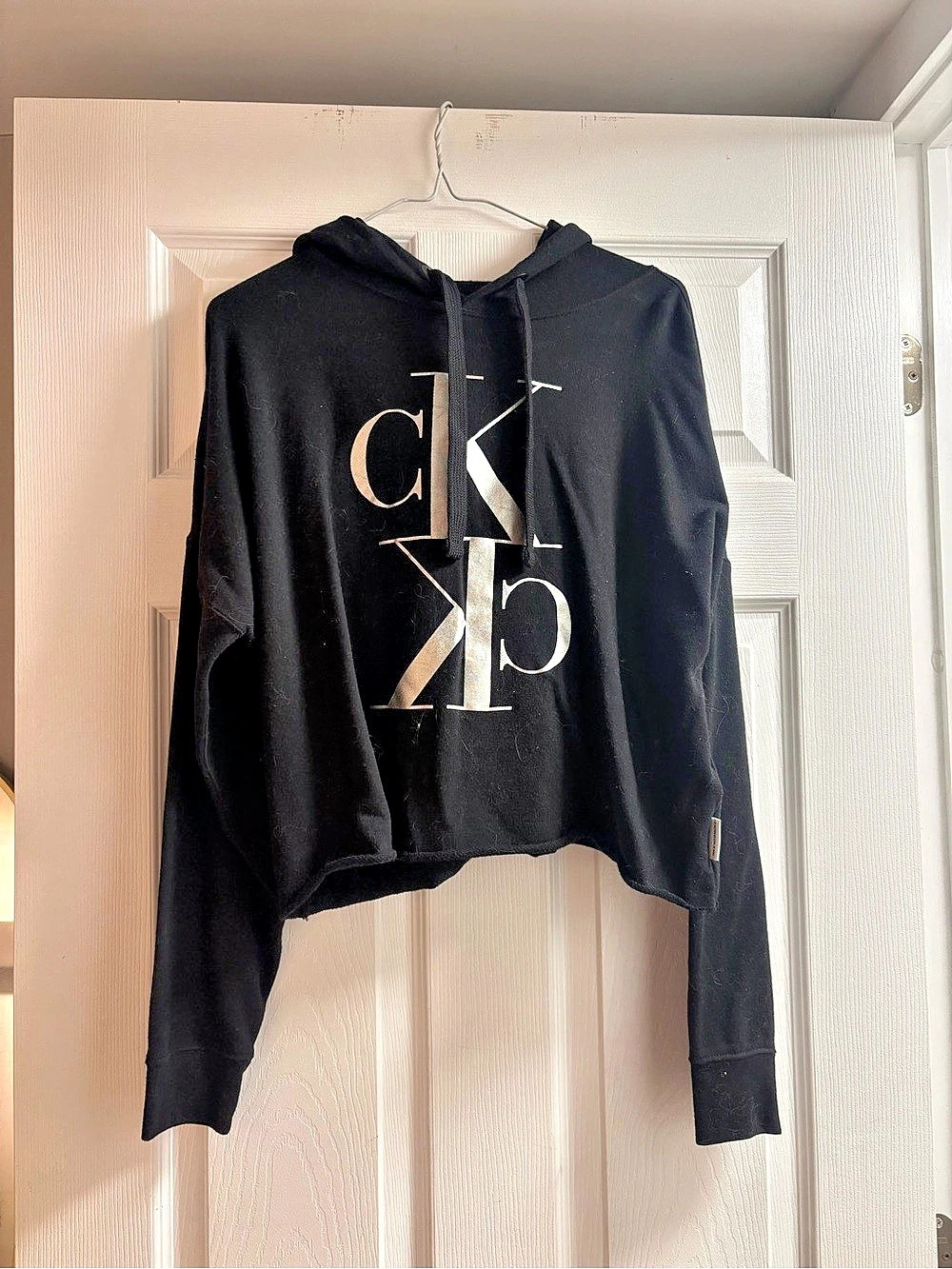 Calvin Klein Jeans Logo Cropped Hoodie in Black Size Medium